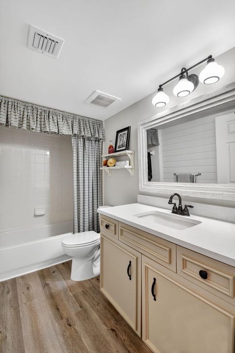 На продажу: $369,900 (3 спален, 2 ванн, 1869 Квадратных фут)