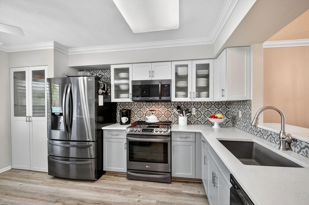 На продажу: $369,900 (3 спален, 2 ванн, 1869 Квадратных фут)