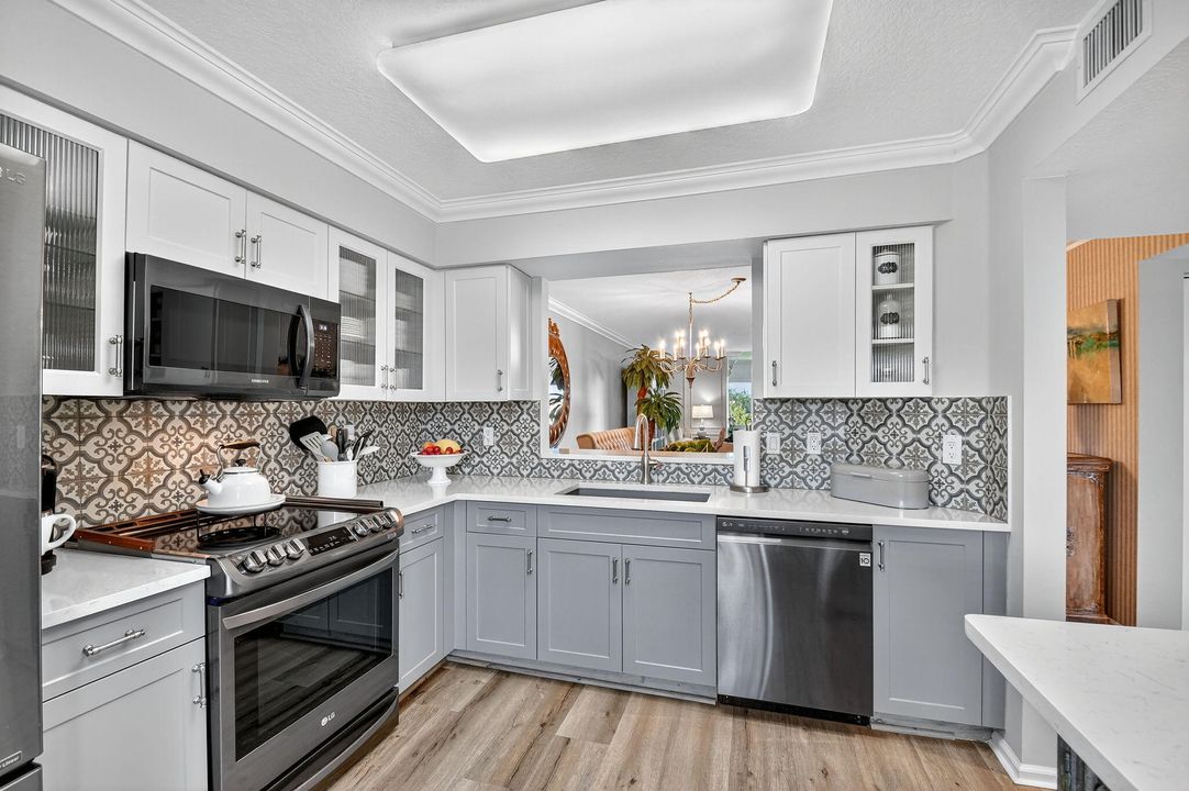 На продажу: $369,900 (3 спален, 2 ванн, 1869 Квадратных фут)