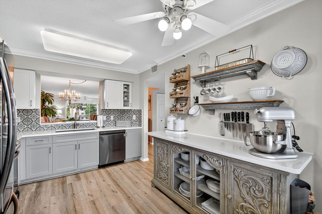 На продажу: $369,900 (3 спален, 2 ванн, 1869 Квадратных фут)