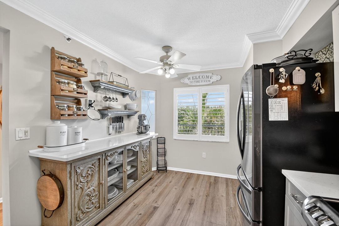 На продажу: $369,900 (3 спален, 2 ванн, 1869 Квадратных фут)