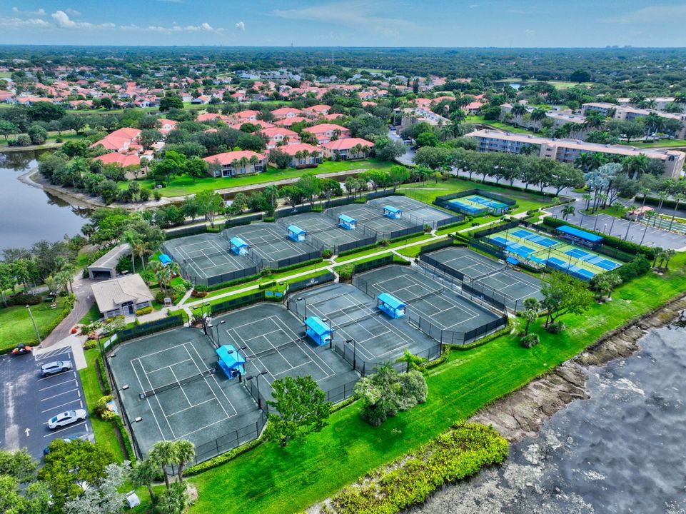 На продажу: $369,900 (3 спален, 2 ванн, 1869 Квадратных фут)