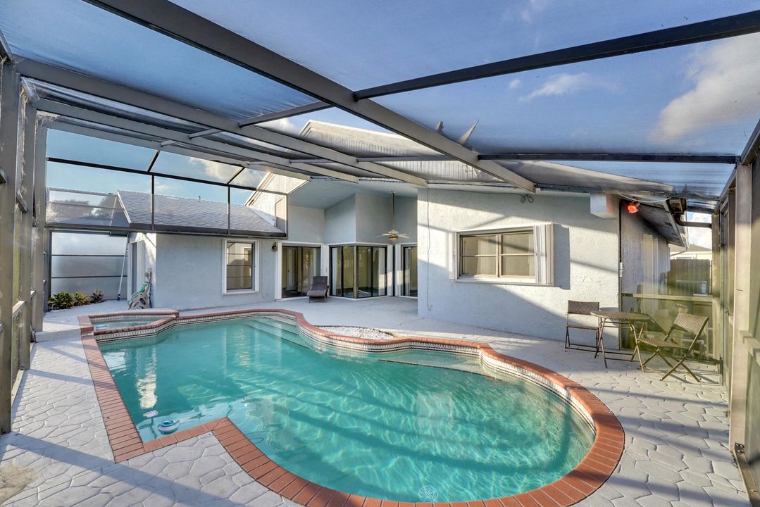 出租: $4,300 (4 贝兹, 2 浴室, 1874 平方英尺)