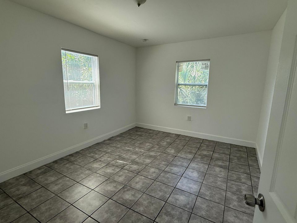 待售: $725,000 (0 贝兹, 0 浴室, 2454 平方英尺)