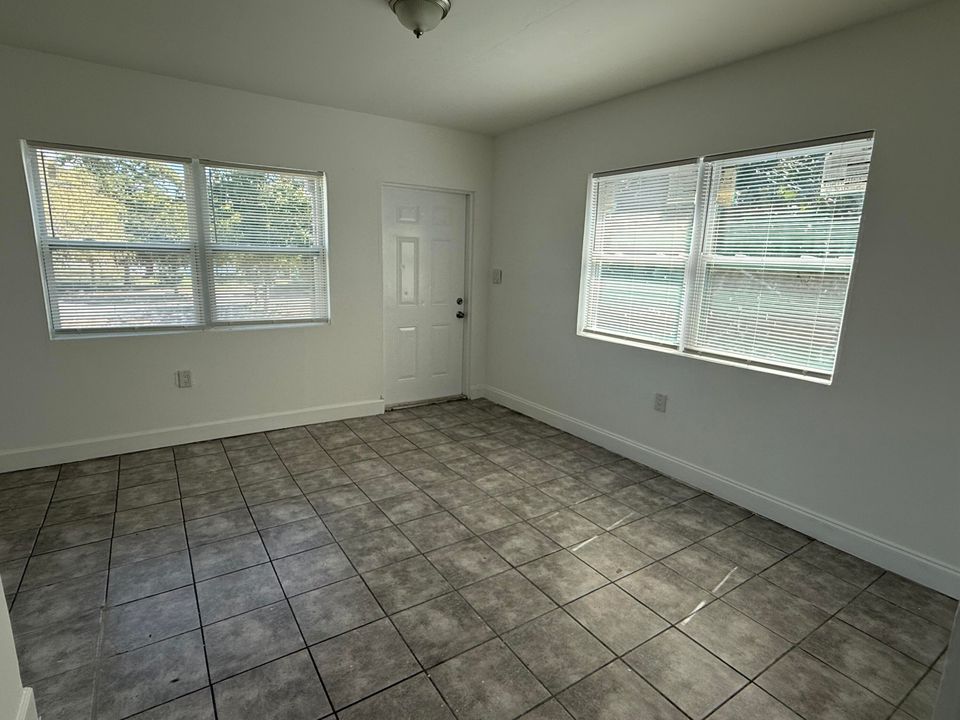 待售: $725,000 (0 贝兹, 0 浴室, 2454 平方英尺)