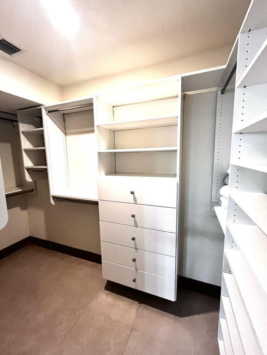 For Rent: $20,000 (5 beds, 3 baths, 3500 Square Feet)