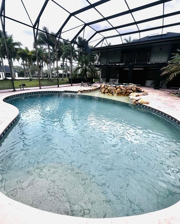 For Rent: $20,000 (5 beds, 3 baths, 3500 Square Feet)