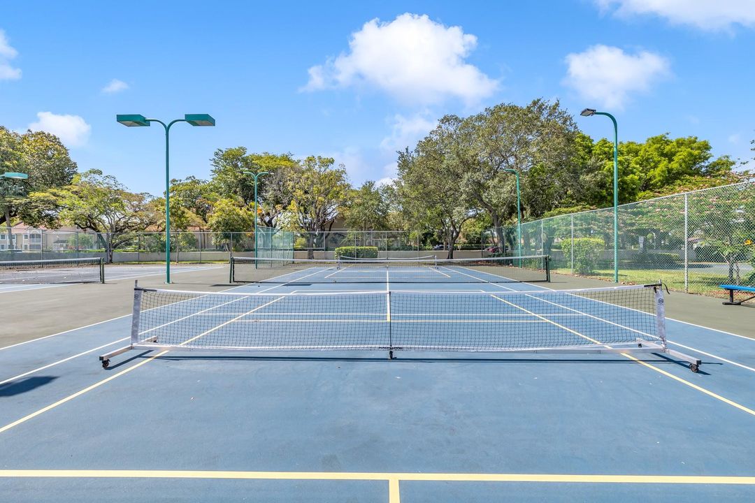 На продажу: $345,000 (3 спален, 2 ванн, 1300 Квадратных фут)