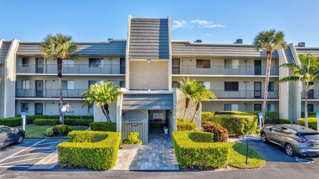 En Venta: $244,900 (2 camas, 2 baños, 939 Pies cuadrados)