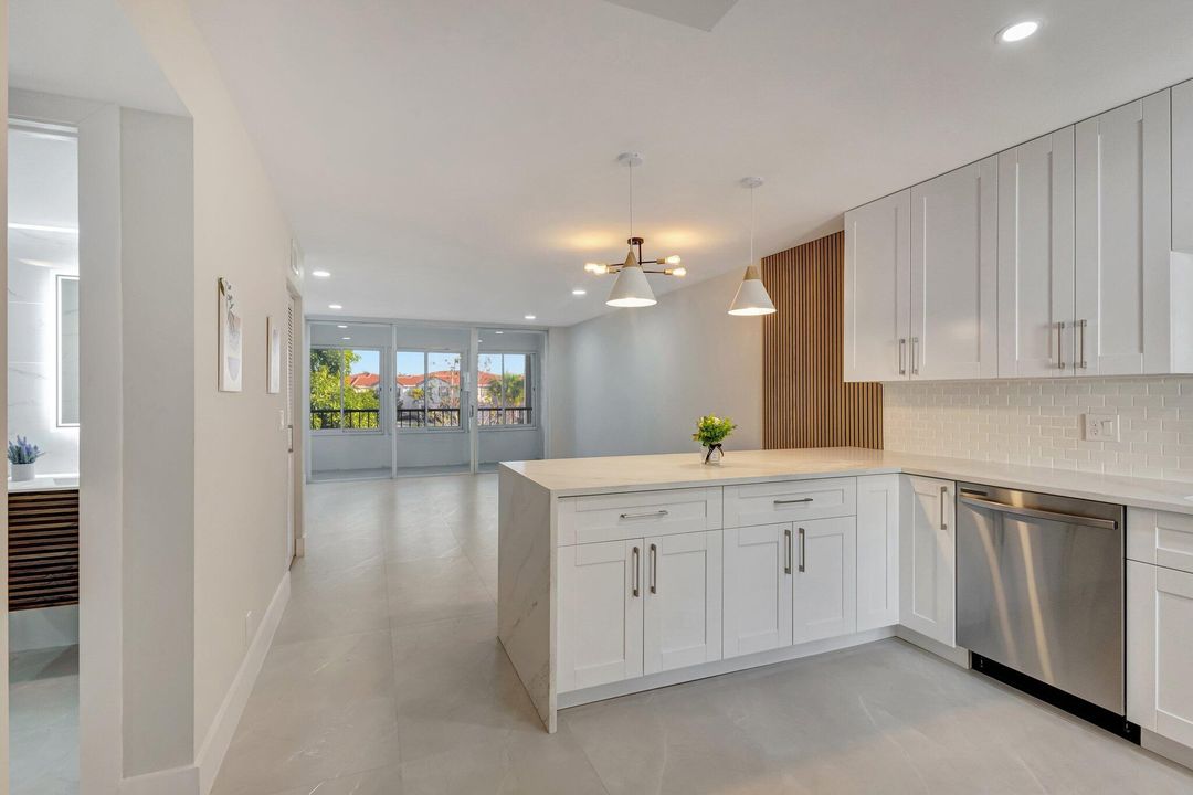 En Venta: $244,900 (2 camas, 2 baños, 939 Pies cuadrados)