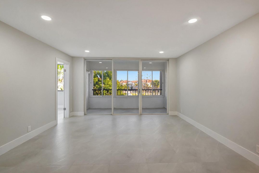 En Venta: $244,900 (2 camas, 2 baños, 939 Pies cuadrados)