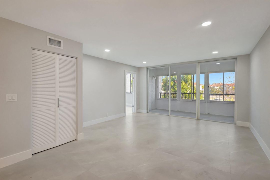 En Venta: $244,900 (2 camas, 2 baños, 939 Pies cuadrados)