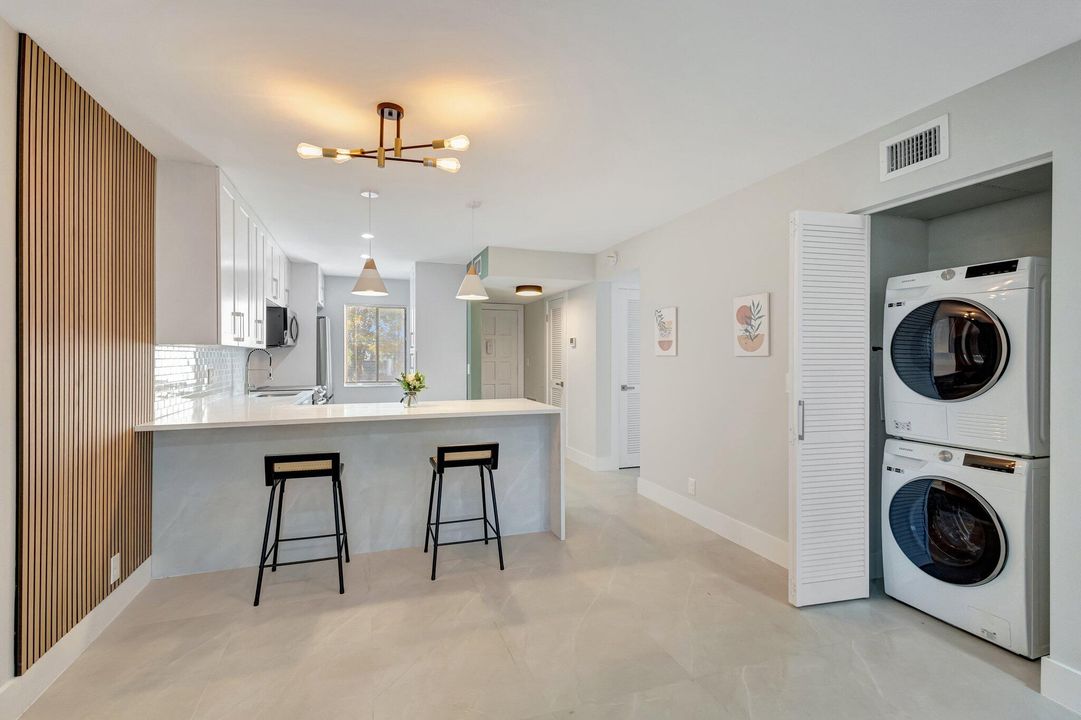 En Venta: $244,900 (2 camas, 2 baños, 939 Pies cuadrados)