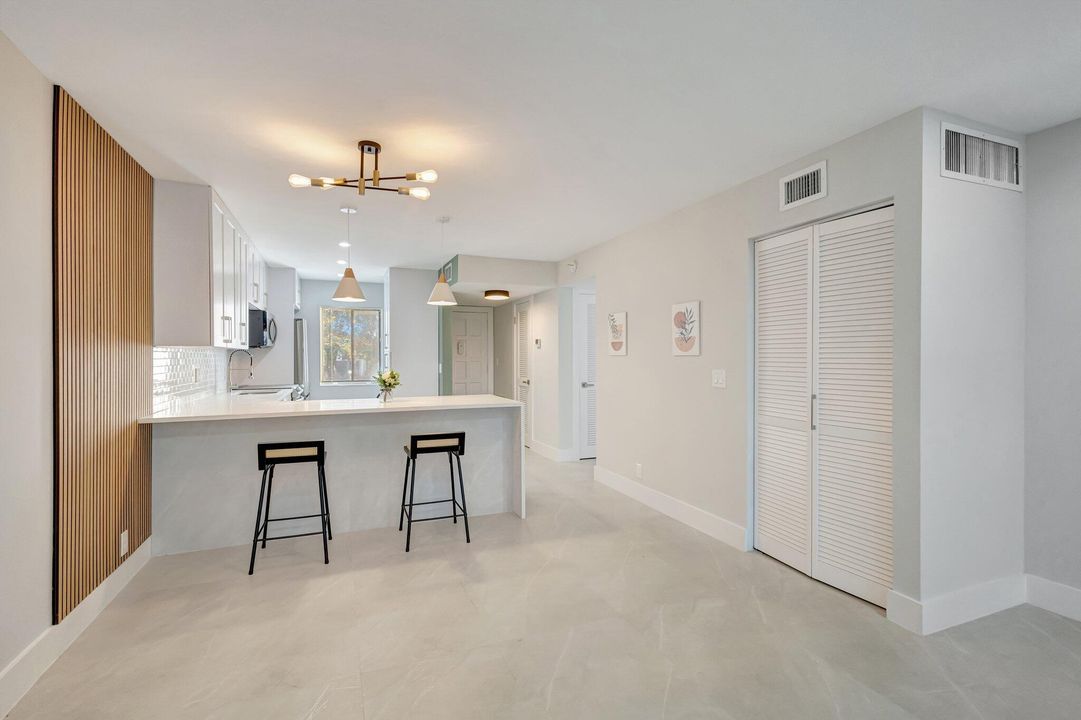 En Venta: $244,900 (2 camas, 2 baños, 939 Pies cuadrados)