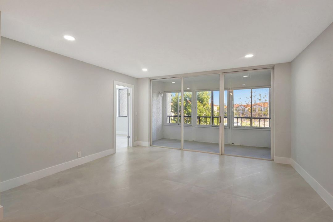 En Venta: $244,900 (2 camas, 2 baños, 939 Pies cuadrados)