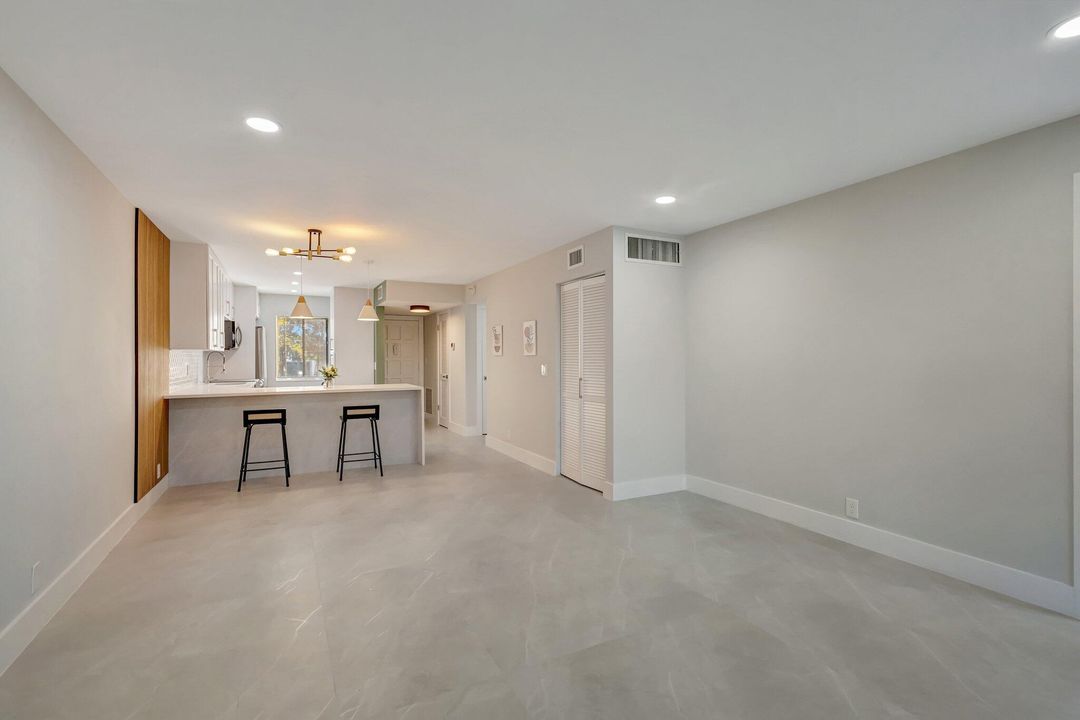 En Venta: $244,900 (2 camas, 2 baños, 939 Pies cuadrados)