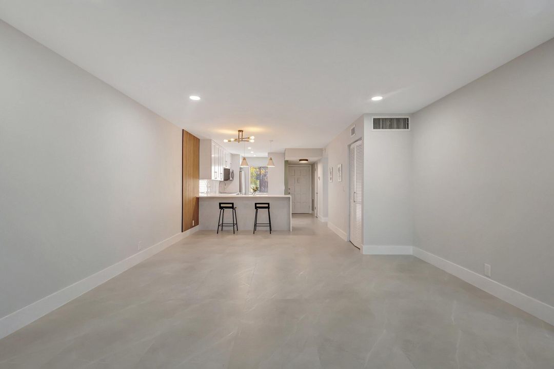 En Venta: $244,900 (2 camas, 2 baños, 939 Pies cuadrados)