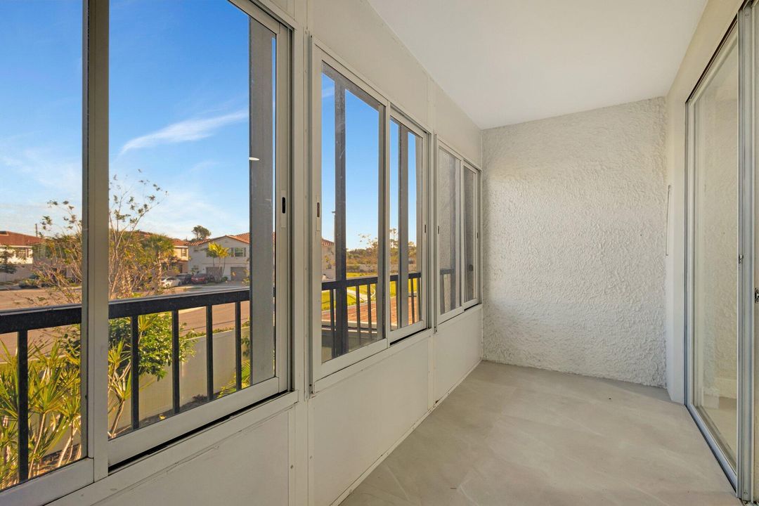 En Venta: $244,900 (2 camas, 2 baños, 939 Pies cuadrados)