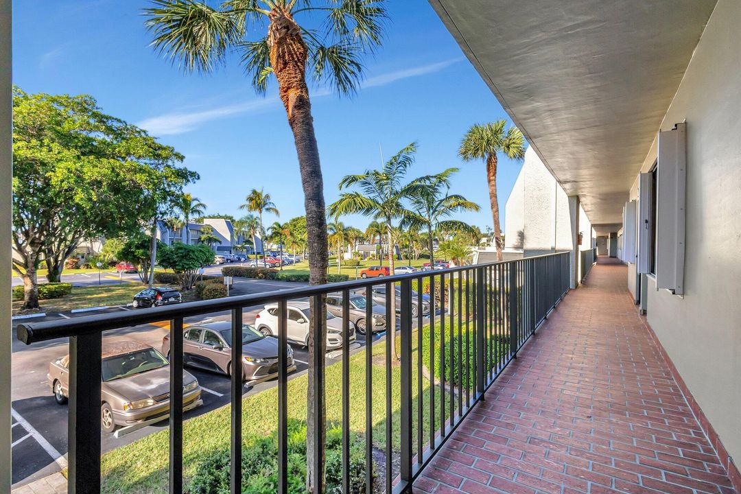 En Venta: $244,900 (2 camas, 2 baños, 939 Pies cuadrados)