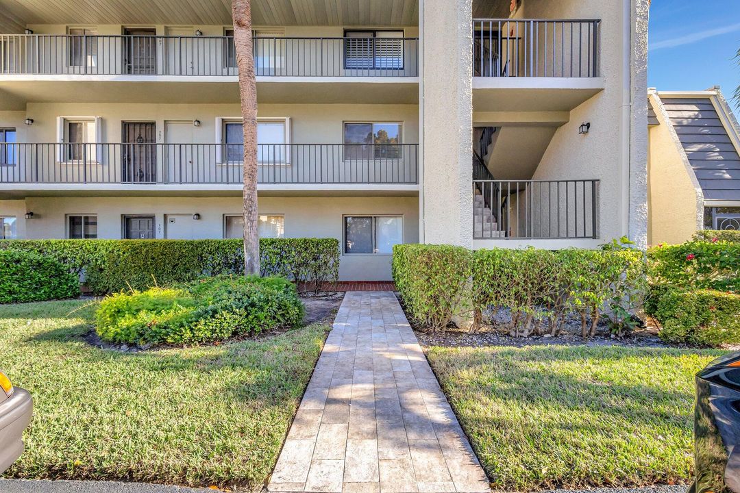 En Venta: $244,900 (2 camas, 2 baños, 939 Pies cuadrados)