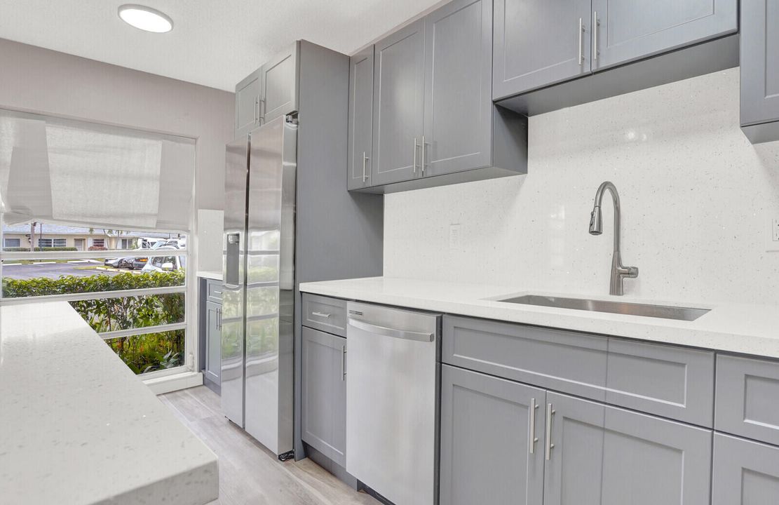 For Sale: $209,900 (2 beds, 2 baths, 1097 Square Feet)