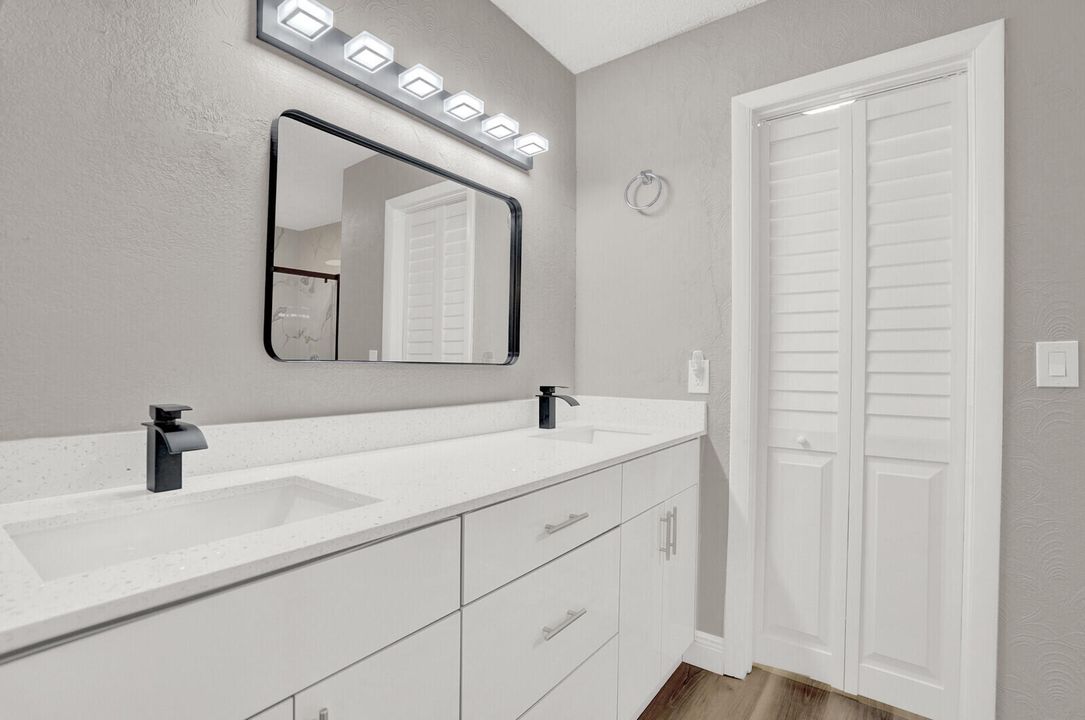 For Sale: $209,900 (2 beds, 2 baths, 1097 Square Feet)