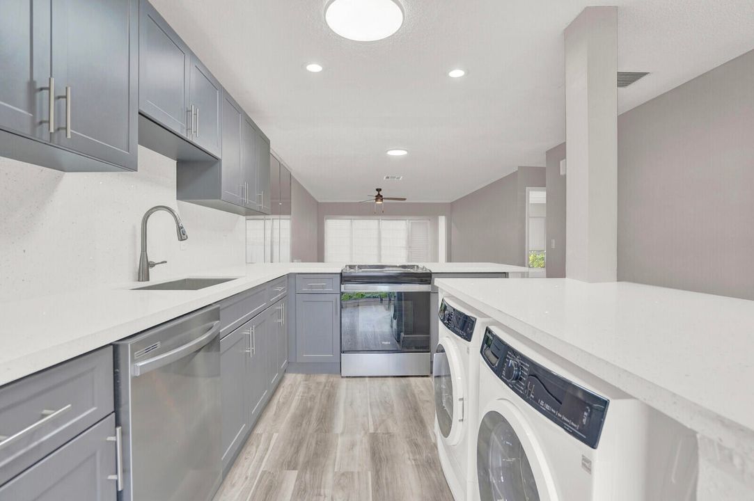 For Sale: $209,900 (2 beds, 2 baths, 1097 Square Feet)