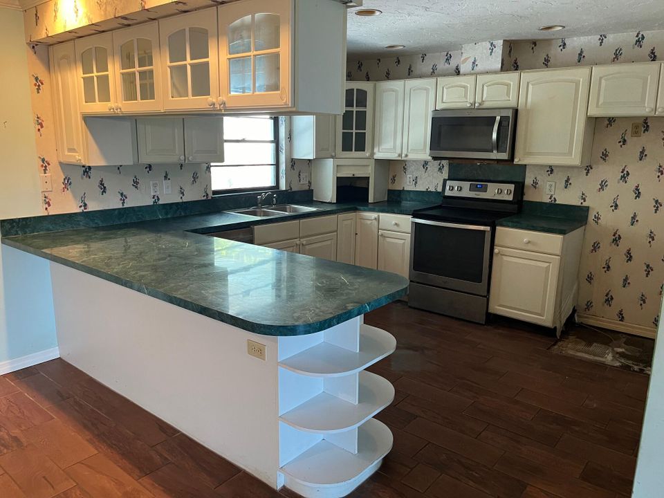 На продажу: $240,000 (2 спален, 2 ванн, 1288 Квадратных фут)