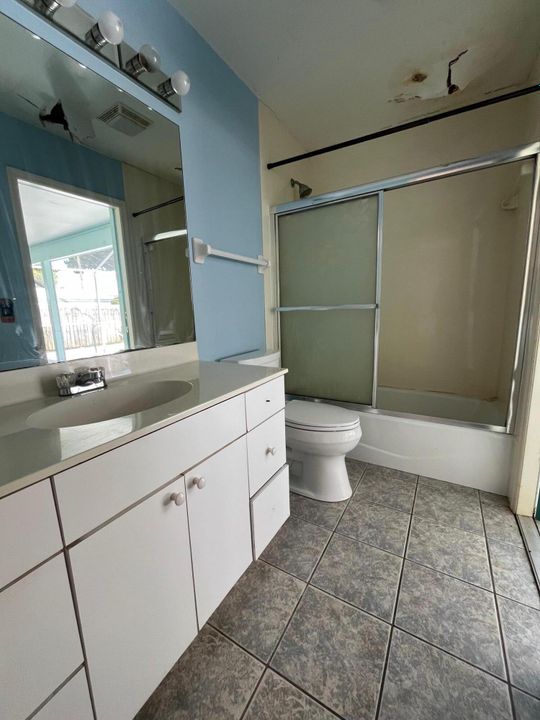 На продажу: $240,000 (2 спален, 2 ванн, 1288 Квадратных фут)