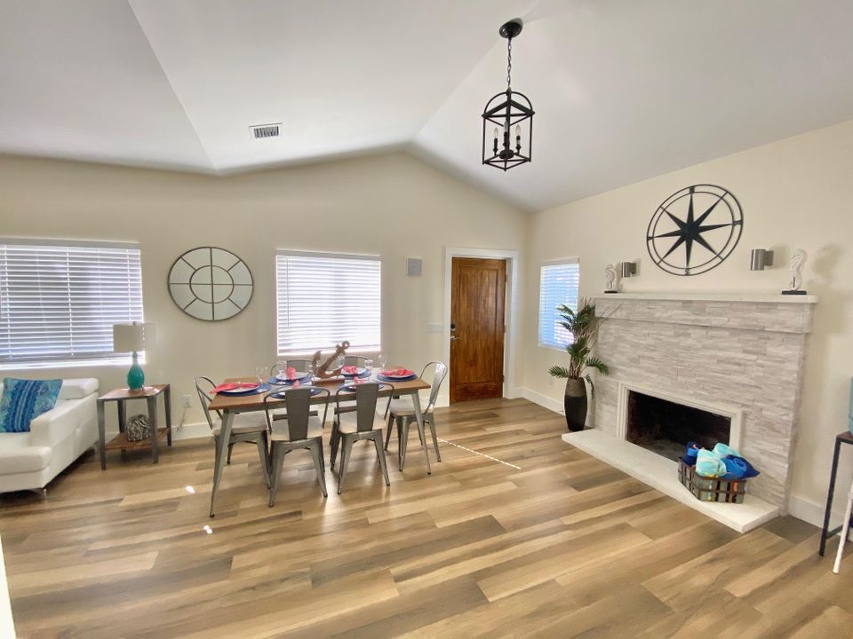 Active With Contract: $4,500 (3 beds, 2 baths, 1500 Square Feet)