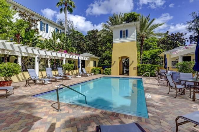 合同活跃: $1,450,000 (3 贝兹, 3 浴室, 2026 平方英尺)