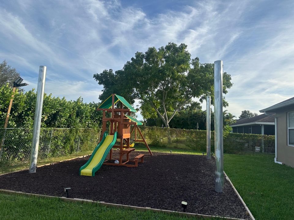 For Rent: $3,000 (3 beds, 2 baths, 2240 Square Feet)