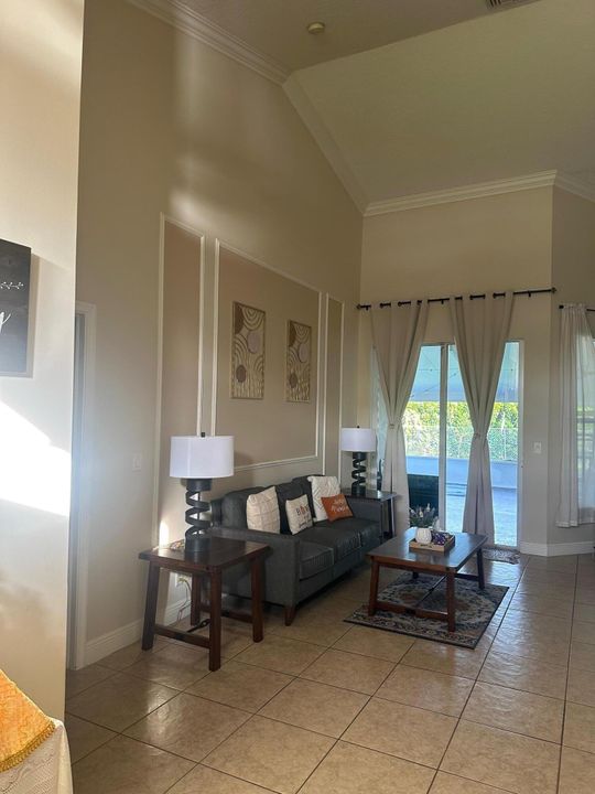 For Rent: $3,000 (3 beds, 2 baths, 2240 Square Feet)