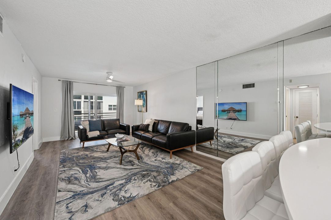 For Sale: $399,900 (2 beds, 2 baths, 920 Square Feet)