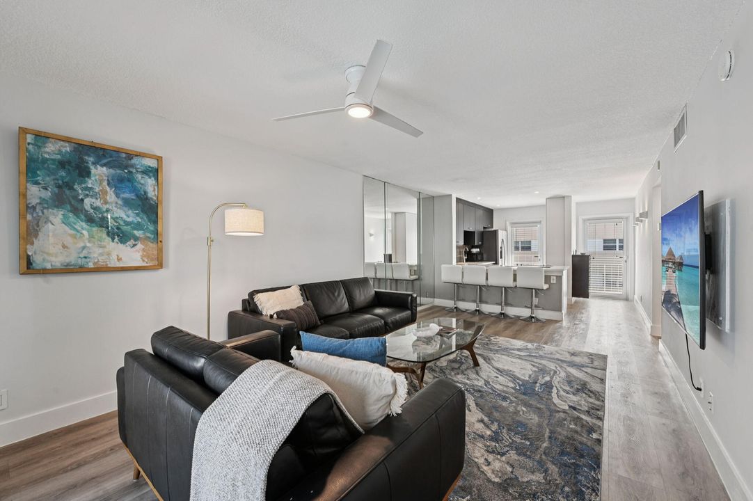 For Sale: $399,900 (2 beds, 2 baths, 920 Square Feet)