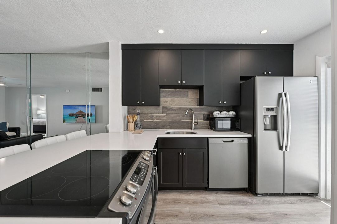 For Sale: $399,900 (2 beds, 2 baths, 920 Square Feet)