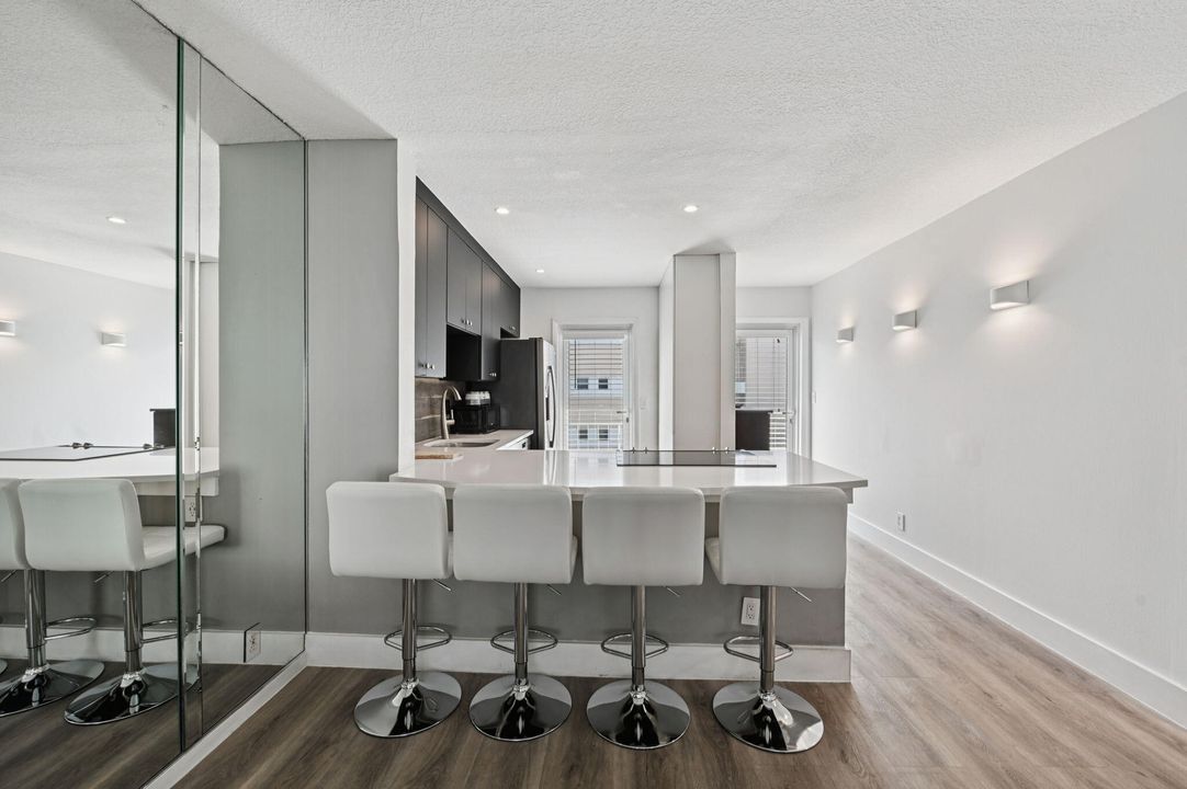 For Sale: $399,900 (2 beds, 2 baths, 920 Square Feet)