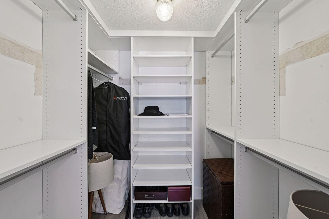 For Sale: $399,900 (2 beds, 2 baths, 920 Square Feet)