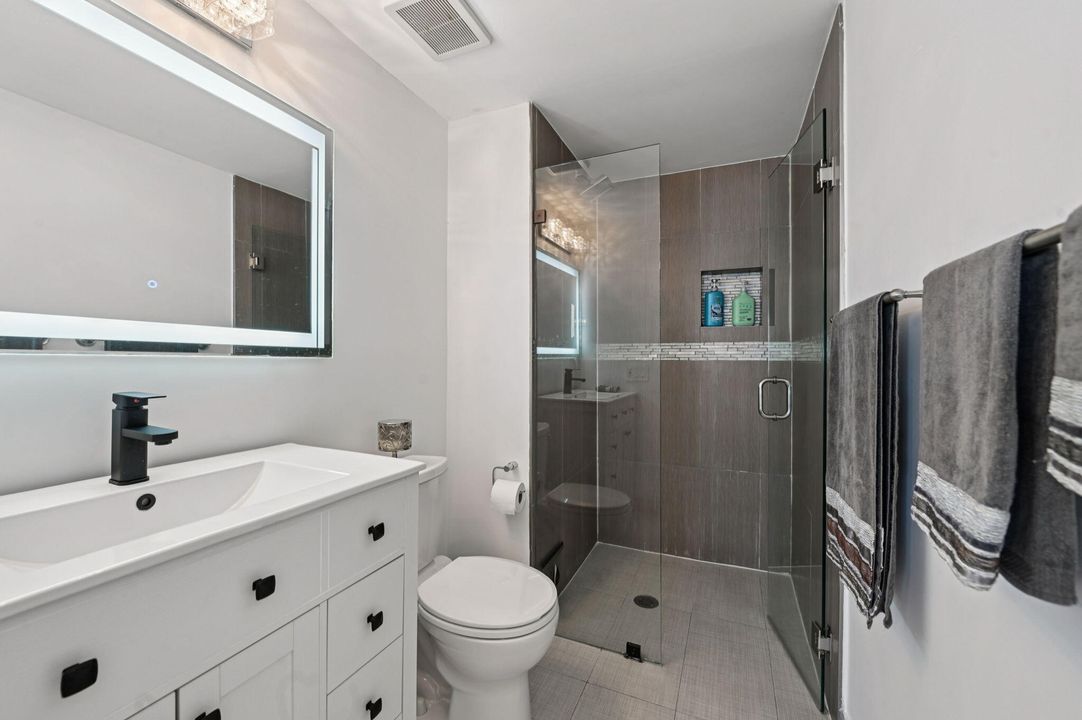 For Sale: $399,900 (2 beds, 2 baths, 920 Square Feet)