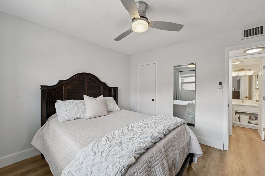 For Sale: $399,900 (2 beds, 2 baths, 920 Square Feet)