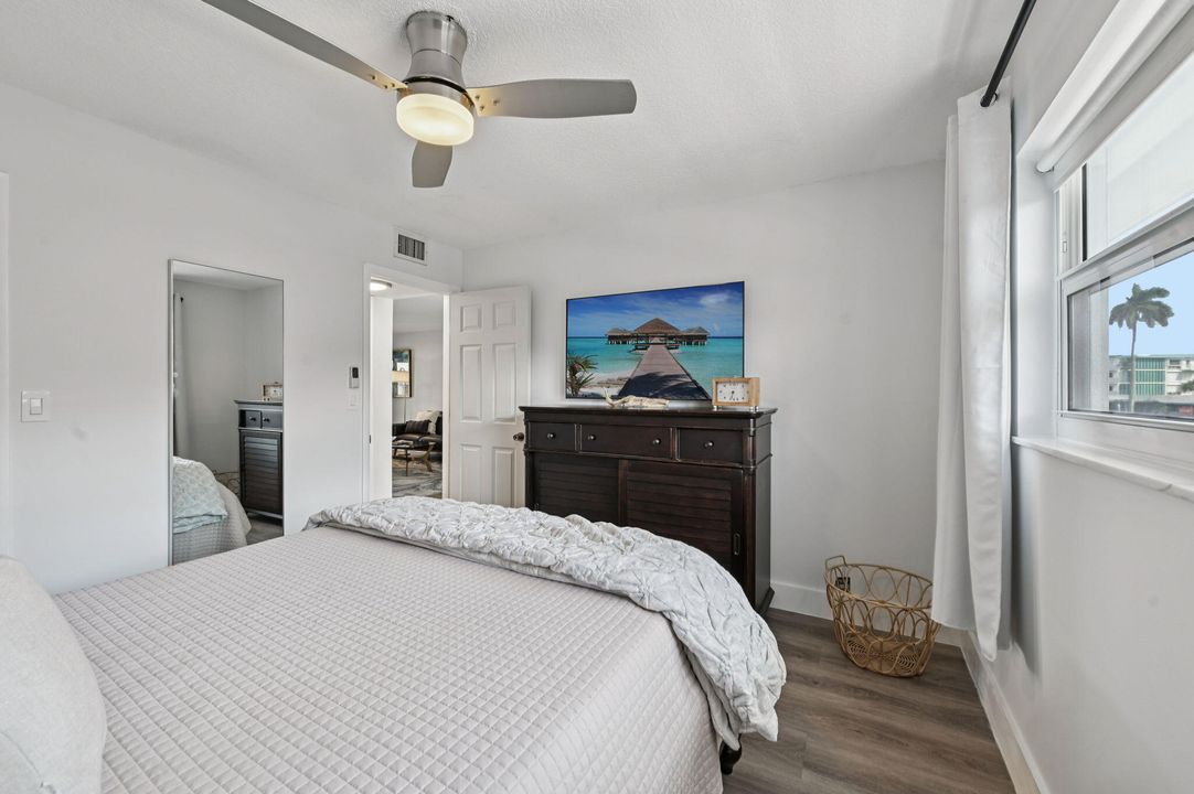 For Sale: $399,900 (2 beds, 2 baths, 920 Square Feet)