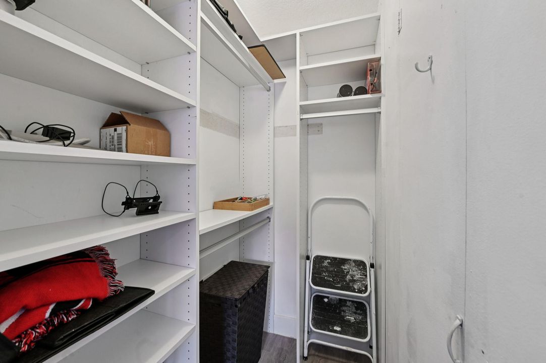 For Sale: $399,900 (2 beds, 2 baths, 920 Square Feet)