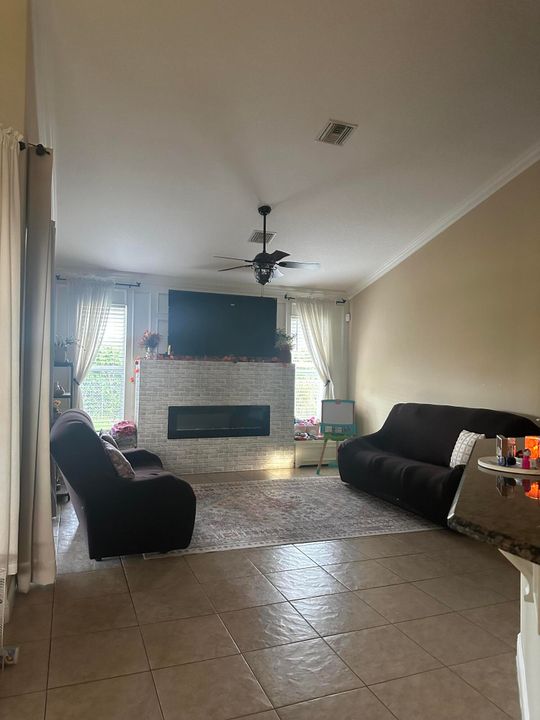 For Rent: $3,000 (3 beds, 2 baths, 2240 Square Feet)