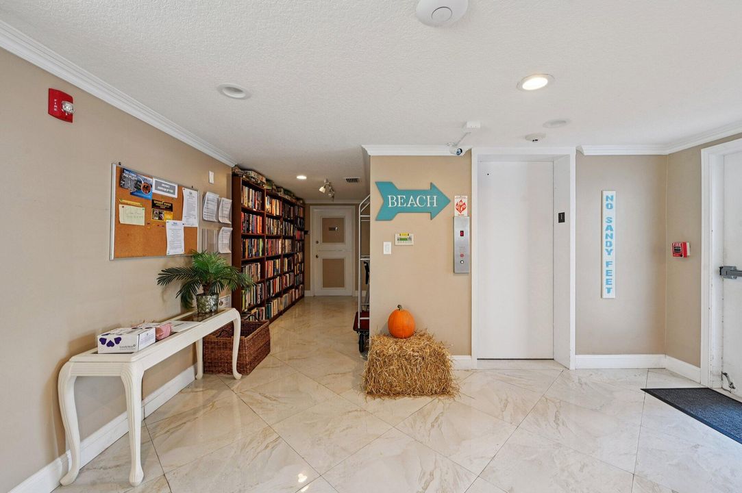 For Sale: $399,900 (2 beds, 2 baths, 920 Square Feet)