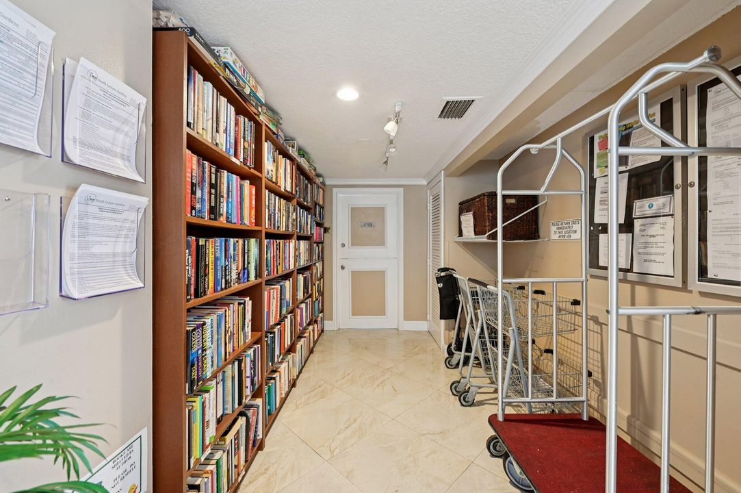 For Sale: $399,900 (2 beds, 2 baths, 920 Square Feet)