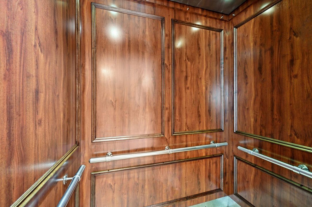 For Sale: $399,900 (2 beds, 2 baths, 920 Square Feet)