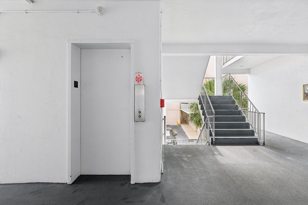 For Sale: $399,900 (2 beds, 2 baths, 920 Square Feet)