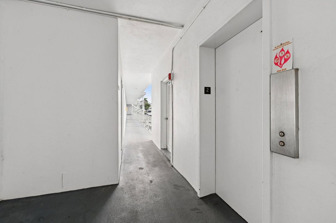 For Sale: $399,900 (2 beds, 2 baths, 920 Square Feet)