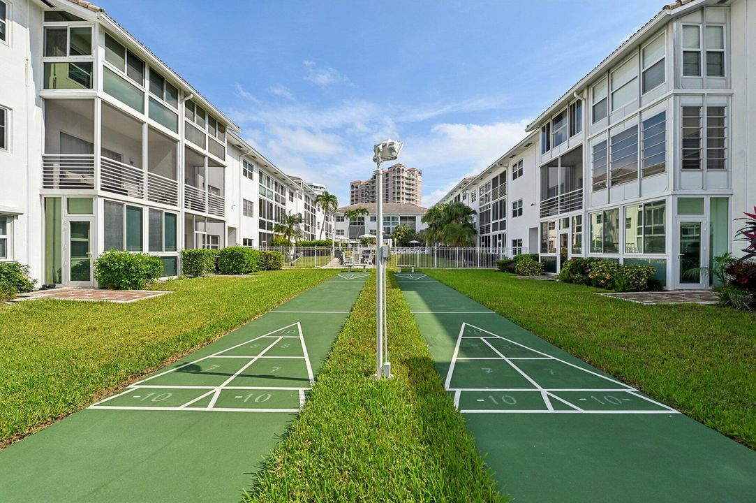 For Sale: $399,900 (2 beds, 2 baths, 920 Square Feet)