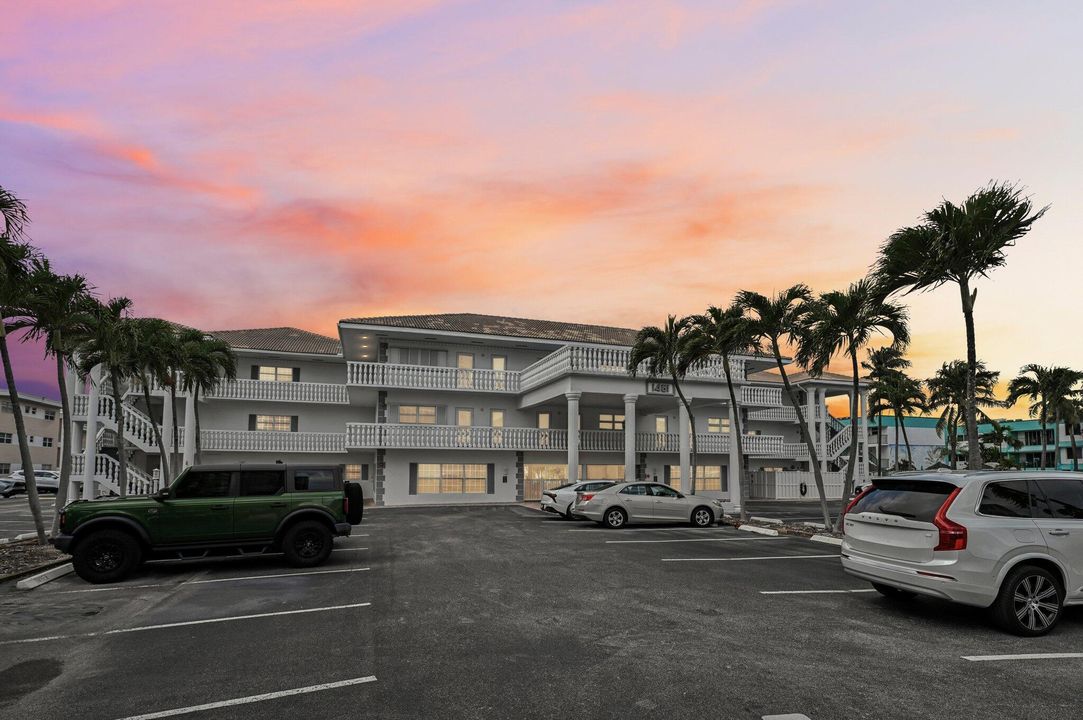 For Sale: $399,900 (2 beds, 2 baths, 920 Square Feet)